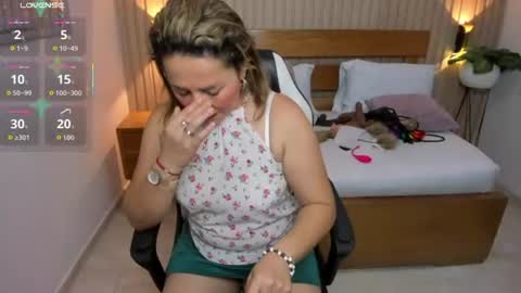Snapshot of luciana_ballesteros chatting on June 26, 12:20 pm Luciana online show from June 26, 12:20 pm
