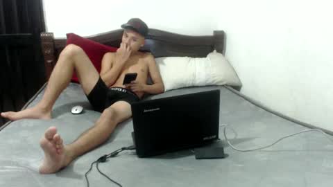 Snapshot of luciana_rober chatting on December 4, 1:47 am luciana_rober online show from December 4, 1:47 am