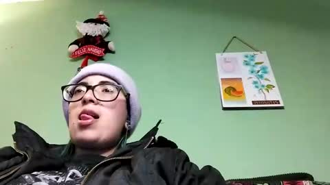 Snapshot of lucianacapisce chatting on February 16, 2:42 am Dani 3 online show from February 16, 2:42 am