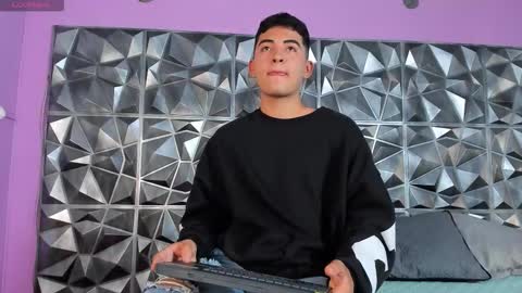 Snapshot of luciano_ciro chatting on March 3, 3:34 am Luciano online show from March 3, 3:34 am