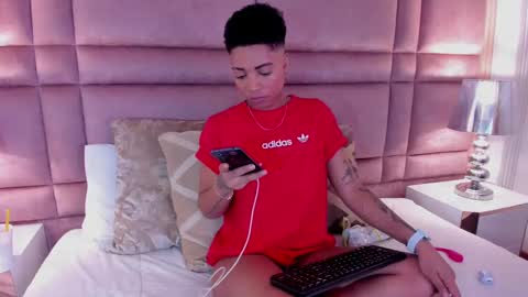  lucia wallace  online show from February 21, 2:50 am