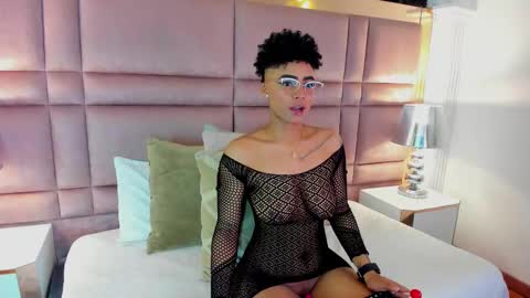  lucia wallace  online show from September 21, 9:27 pm