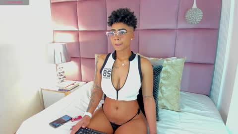  lucia wallace  online show from October 19, 12:44 am