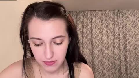 Mary online show from December 3, 6:28 pm