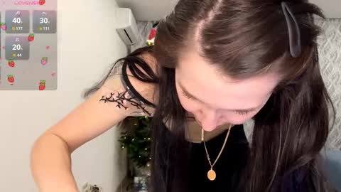 Mary online show from December 19, 5:09 pm