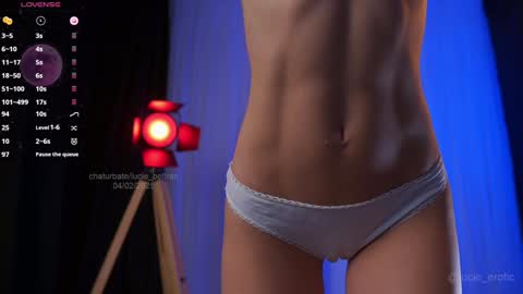 Snapshot of lucie_beltran chatting on February 4, 11:49 pm Next stream start at 1500hs GTM-3 online show from February 4, 11:49 pm