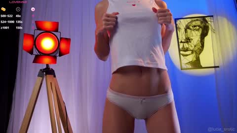 Snapshot of lucie_beltran chatting on February 25, 6:09 pm Next stream start at 1500hs GTM-3 online show from February 25, 6:09 pm