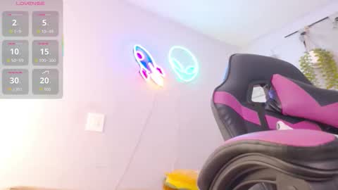 Lucie   online show from March 11, 9:32 pm