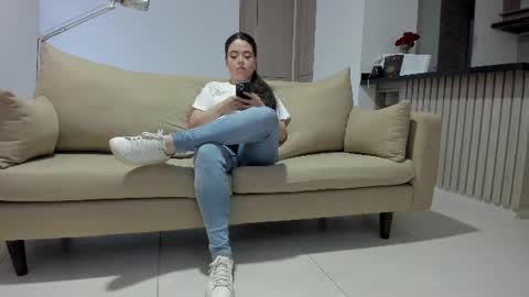 Snapshot of lucie_oude_ chatting on July 3, 11:00 pm Lucie online show from July 3, 11:00 pm