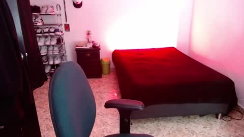 Snapshot of luciifer_hills chatting on December 4, 2:37 pm luciifer_hills online show from December 4, 2:37 pm