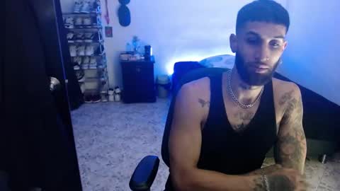 Snapshot of luciifer_hills chatting on January 1, 7:30 am luciifer_hills online show from January 1, 7:30 am