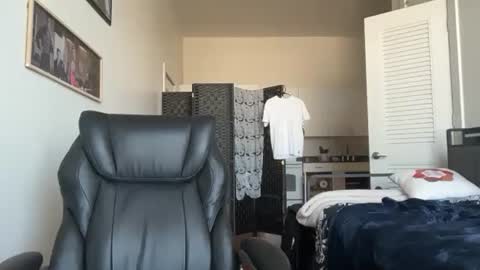 lucky_bme online show from April 10, 2:33 pm