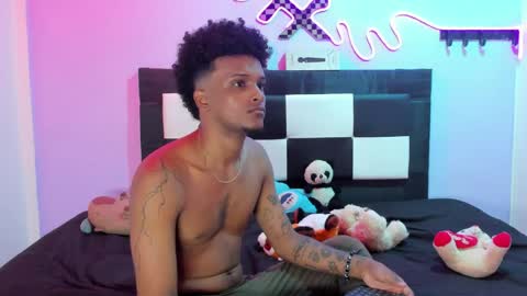 Snapshot of lucky_boys_x chatting on May 24, 1:49 pm Stven online show from May 24, 1:49 pm