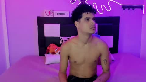 Snapshot of lucky_boys_x chatting on May 30, 12:24 pm Stven online show from May 30, 12:24 pm