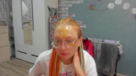 lucky_licky20 online show from October 22, 1:28 am