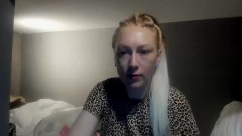 lucky_licky20 online show from February 20, 4:31 am