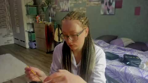 lucky_licky20 online show from May 30, 2:41 am