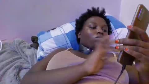 Snapshot of luckyawesome chatting on February 28, 9:55 pm Crisiah online show from February 28, 9:55 pm