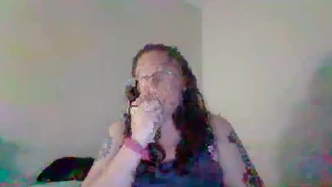 Snapshot of luckyclover527 chatting on November 2, 11:18 pm luckyclover527 online show from November 2, 11:18 pm