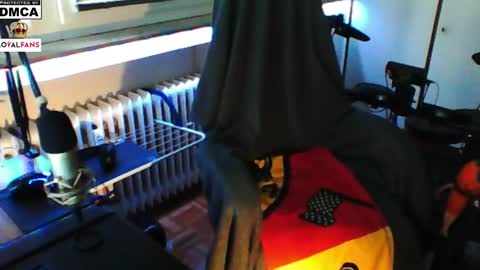 Snapshot of luckyfreak1 chatting on February 8, 11:12 am call me Stefan online show from February 8, 11:12 am