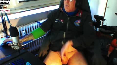 Snapshot of luckyfreak1 chatting on February 8, 2:16 pm call me Stefan online show from February 8, 2:16 pm