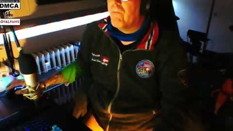 Snapshot of luckyfreak1 chatting on February 8, 5:18 pm call me Stefan online show from February 8, 5:18 pm