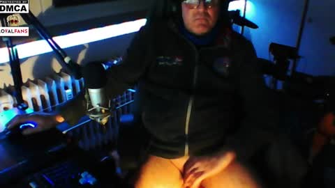 Snapshot of luckyfreak1 chatting on February 8, 11:24 pm call me Stefan online show from February 8, 11:24 pm