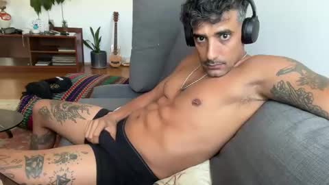 Snapshot of luckyhorse3 chatting on September 15, 1:33 pm luckyhorse3 online show from September 15, 1:33 pm