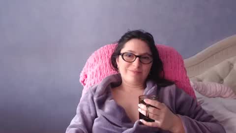 Snapshot of luckylinda23 chatting on April 30, 9:15 am luckylinda23 online show from April 30, 9:15 am