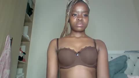 lilian online show from November 30, 8:13 pm