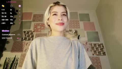 luckysapphire777 online show from April 18, 9:24 am