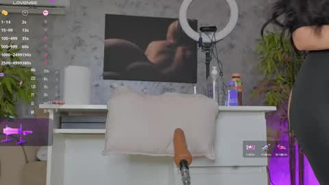 Snapshot of luckystrikee_ chatting on February 24, 8:14 pm Alice online show from February 24, 8:14 pm