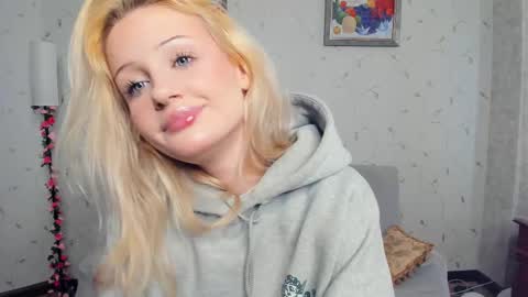 Snapshot of luckyy_tickets_ chatting on February 21, 8:15 am Alice online show from February 21, 8:15 am