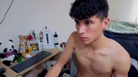 Lu Independent Model online show from November 8, 9:24 pm