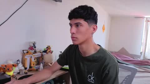 Lu Independent Model online show from March 19, 3:27 pm