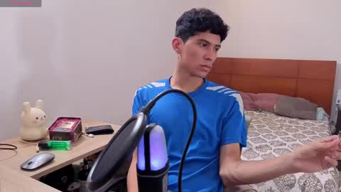 Lu Independent Model online show from April 1, 5:21 pm