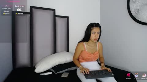 Snapshot of lucy__23 chatting on October 1, 4:29 am online show from October 1, 4:29 am