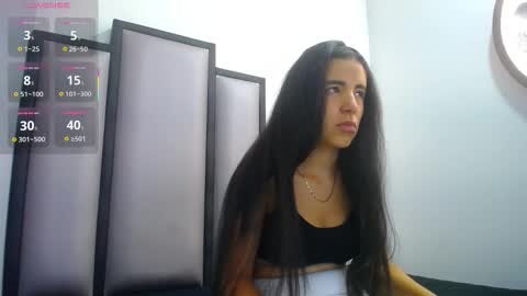 Snapshot of lucy__23 chatting on October 14, 4:13 am online show from October 14, 4:13 am