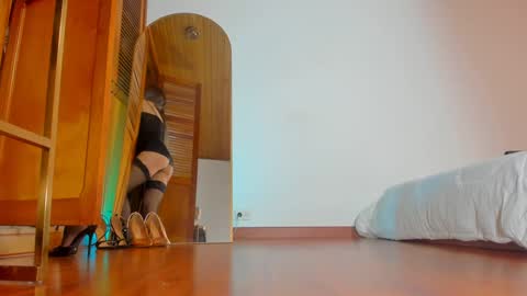 Hello my name is Lucy nice to meet you  thumb up is important for me kisses     online show from December 3, 8:39 pm