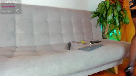 Hello my name is Lucy nice to meet you  thumb up is important for me kisses     online show from January 27, 7:13 pm