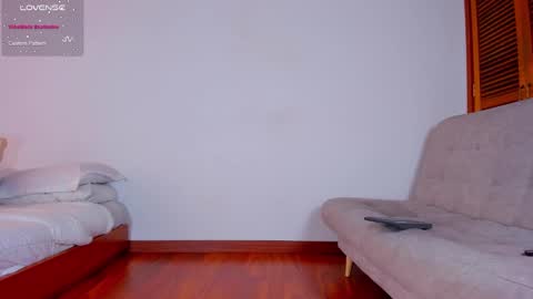 Hello my name is Lucy nice to meet you  thumb up is important for me kisses     online show from March 3, 6:01 pm