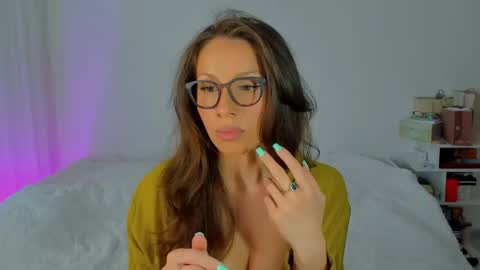 lucy__ray online show from May 4, 1:07 pm