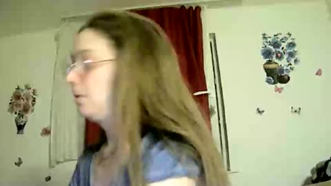 Snapshot of lucy_angel5 chatting on February 10, 9:04 pm Lucy online show from February 10, 9:04 pm