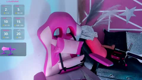 lucy_beatifull online show from May 22, 2:55 pm