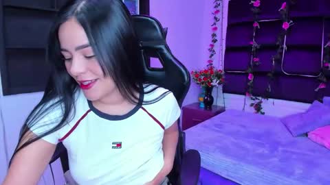 Snapshot of lucy_brunno chatting on December 18, 12:44 pm lucy_brunno online show from December 18, 12:44 pm