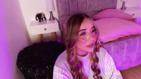 Snapshot of lucy_carson chatting on March 3, 3:45 am lucy online show from March 3, 3:45 am