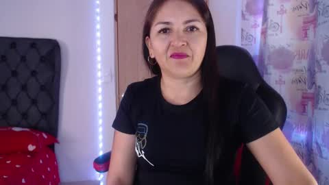 Snapshot of lucy_chanel chatting on January 19, 4:12 am lucy online show from January 19, 4:12 am