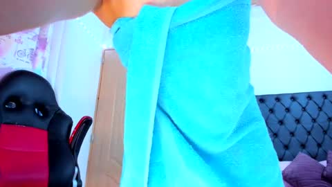 Snapshot of lucy_chanel chatting on June 25, 7:40 pm lucy online show from June 25, 7:40 pm