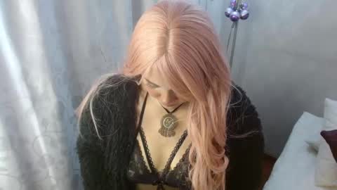 Snapshot of lucy_cold1 chatting on December 15, 8:57 pm Im Lucy online show from December 15, 8:57 pm