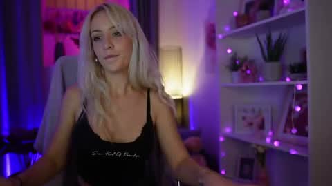 Cutie Lucy online show from July 28, 8:52 pm